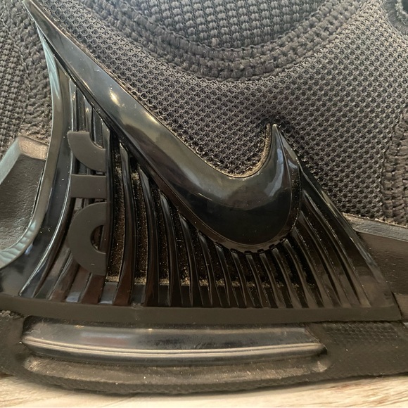 Nike Men’s Tennis Shoes “Lebrons” - Picture 2 of 9